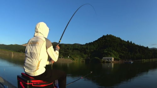 釣魚實戰197,玉米打窩攻草魚 鳊魚 翹嘴,半水卻聚集了大量的鯽魚