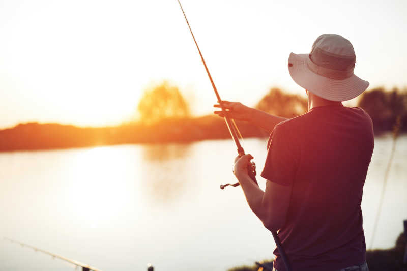 釣魚的人|晚霞下站立的釣魚的人圖片素材_攝影照片_免費下載_尋圖