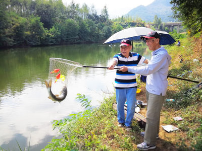 西安光機所老年釣魚協(xié)會組織開展秋季垂釣活動--西安光機所離退休辦公室 .