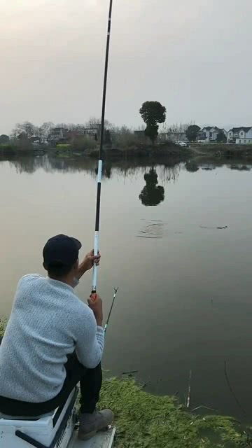 人生第一次垂釣 寧靜與期待的交織